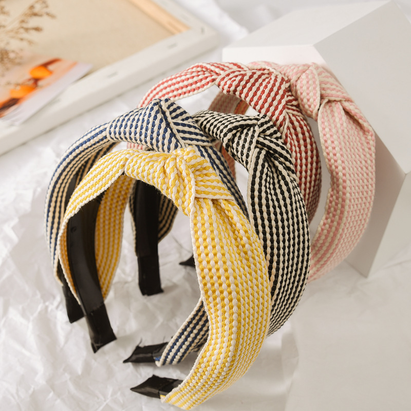 Headband Summer Knit - 幅広のチェック柄ヘッドバンド 女性用のエレガントで多用途なファブリックヘッドバンド 旅行や写真撮影に最適なファッショナブルなヘッドウェア