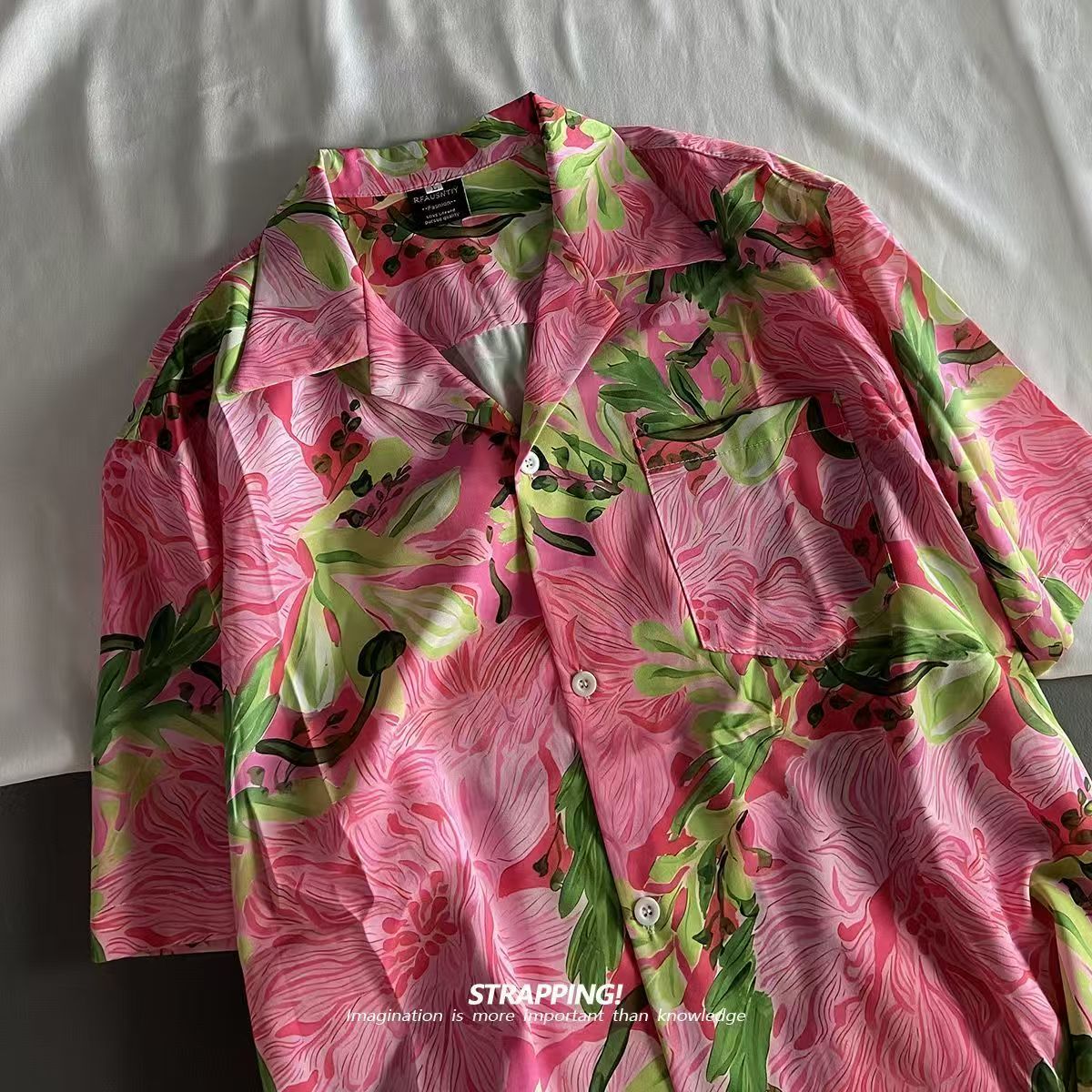 ピンク落書き花キューバ襟アロハシャツ女性と男性半袖ボタンアッ - Romper Floral Print のレビューと価格