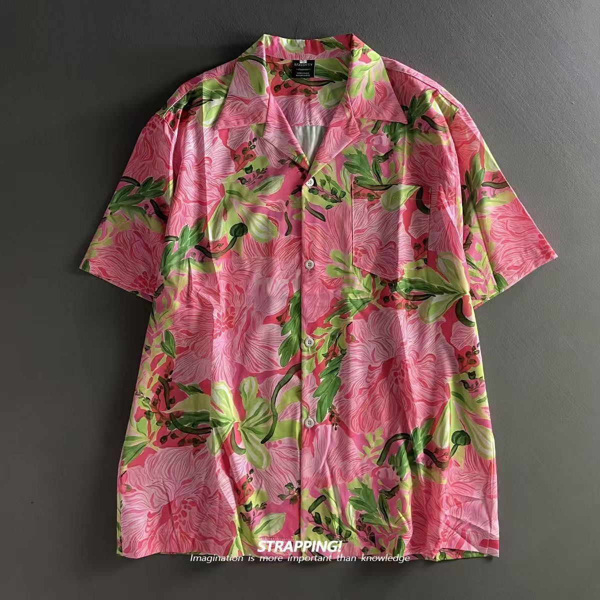 ピンク落書き花キューバ襟アロハシャツ女性と男性半袖ボタンアッ - Romper Floral Print のレビューと価格